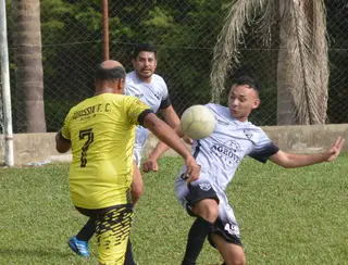 1º Campeonato Futebol de Suíço no Campo do Guincho em Rio Negro classifica as 8 equipes para as quartas de final 