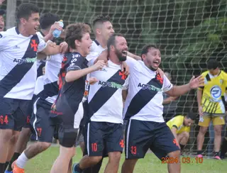 Vasco vence o Kosmorama e é campeão do 5º Campeonato de Futebol Suíço /Descontão Atacarejo/ Negrelli Supermercados em Campo do Tenente 