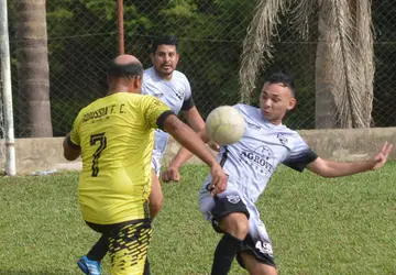 1º Campeonato Futebol de Suíço no Campo do Guincho em Rio Negro classifica as 8 equipes para as quartas de final 