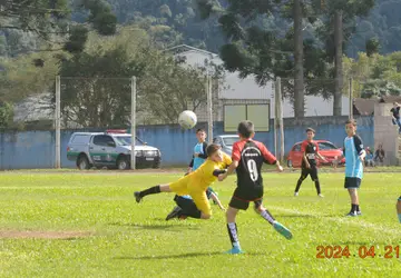 Escolinha da SMEL de Rio Negro vence jogo amistoso diante da Escolinha de Futebol do Fabiano de Campo do Tetente